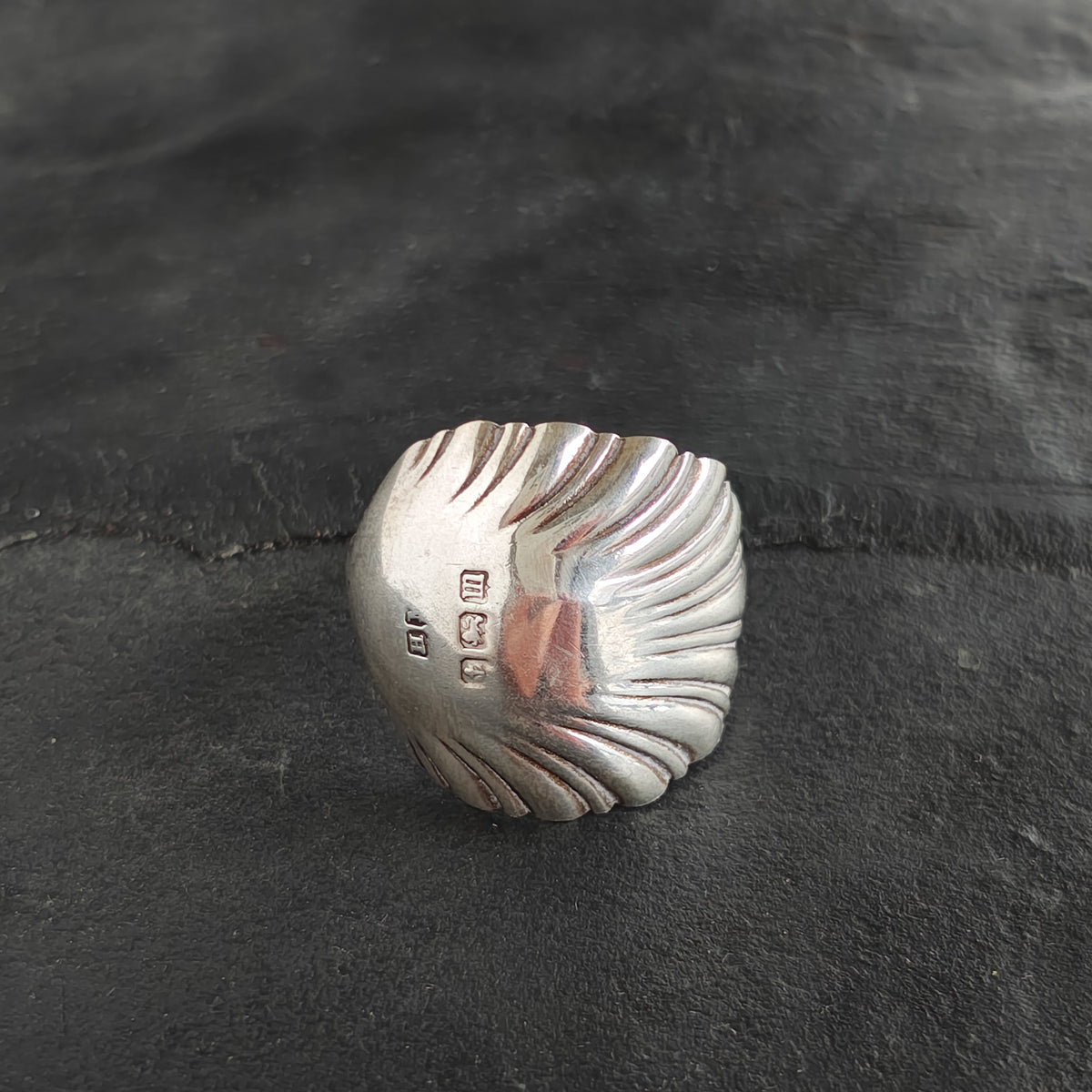 Spoon 'dress ring'.