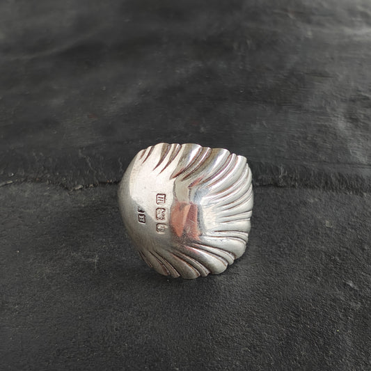 Spoon 'dress ring'.