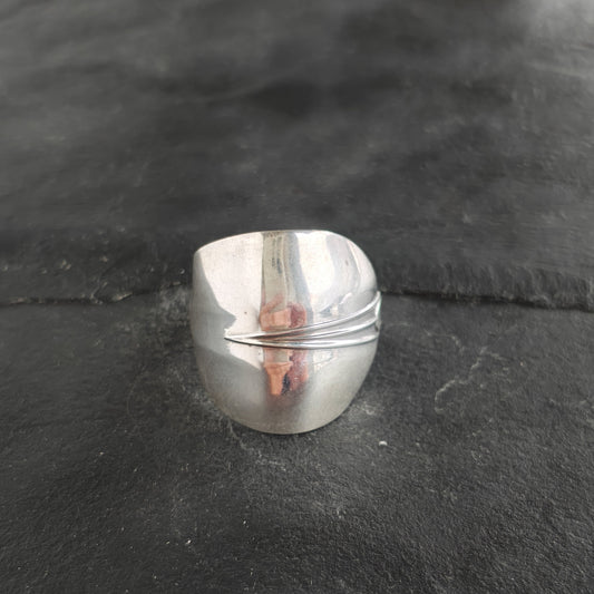 Spoon 'dress ring'.