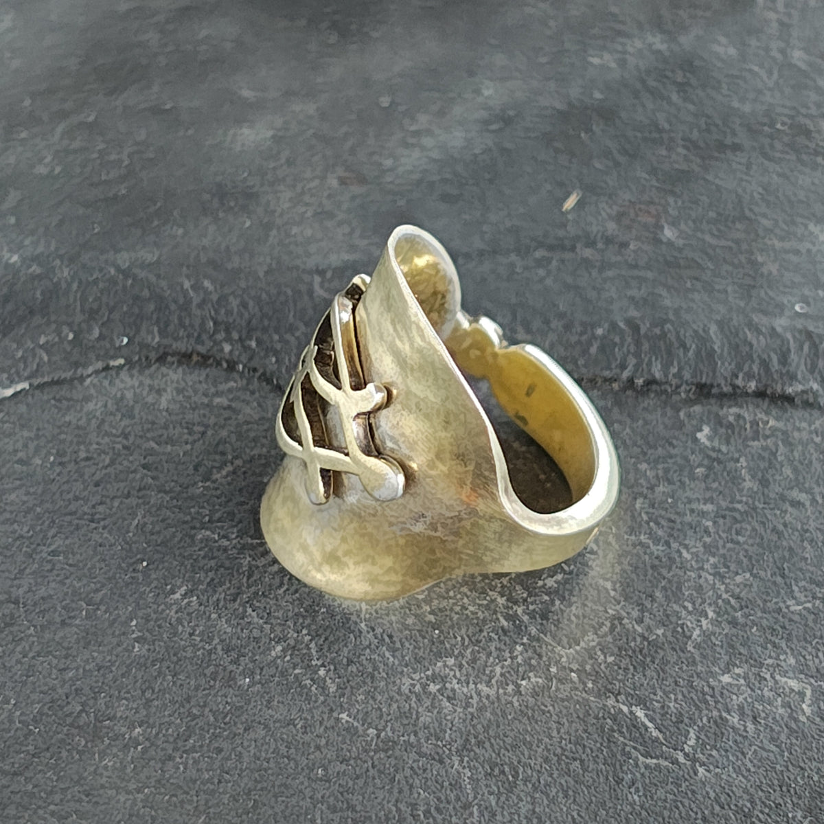 Spoon 'dress ring'.